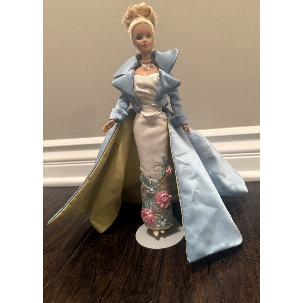❌1996 Couture Collection Serenade in Satin Barbie doll❌ With Barbie Stand❌